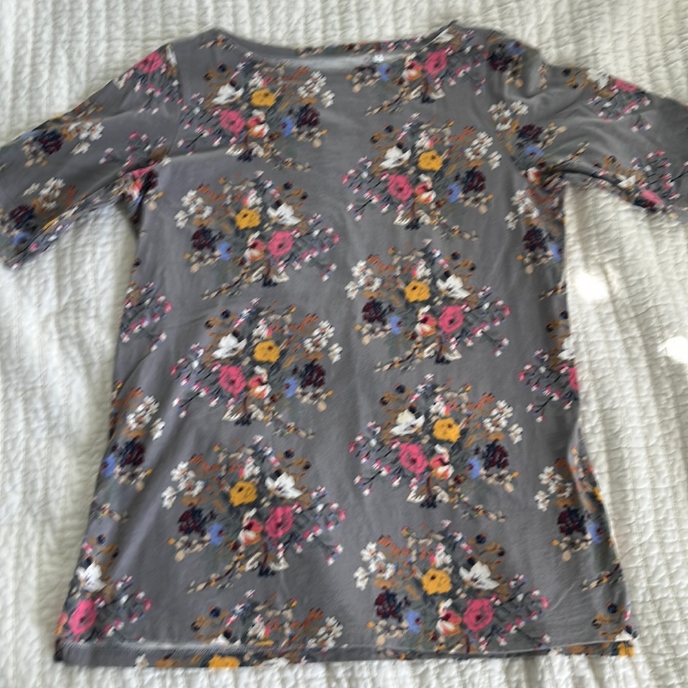 UniQlo shirt - size M